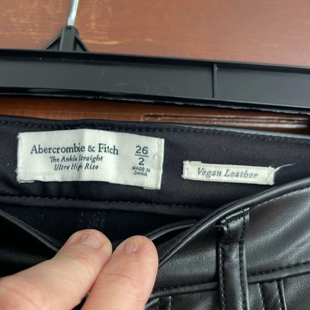 Abercrombie and Fitch vegan leather ultra high-rise straight ankle pant size 26 - Picture 5 of 6